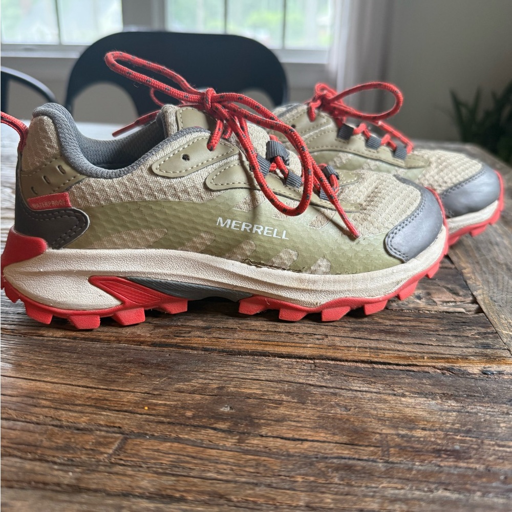 Kids Merrill hiking shoes barely worn